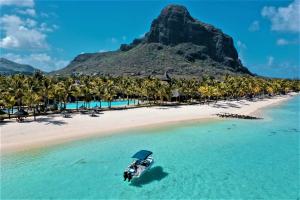 Paradis Beachcomber Golf Resort & Spa