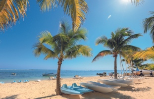 Victoria Beachcomber Resort & Spa